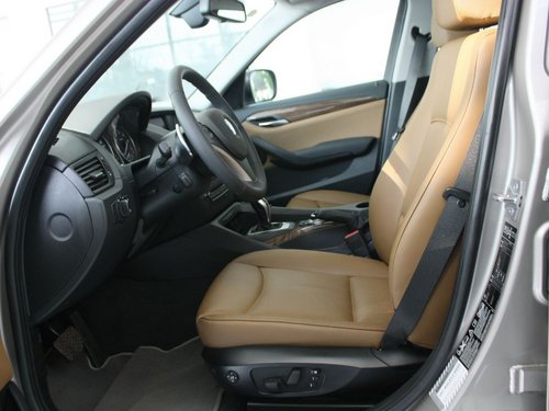 华晨宝马  X1 xDrive28i 2.0T AT 驾驶席座椅正视图
