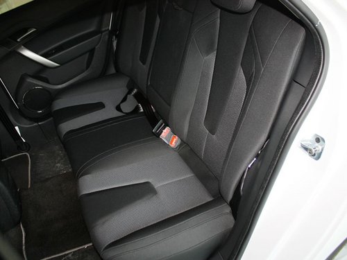 MG  1.5L 手动 第二排座椅45度视角