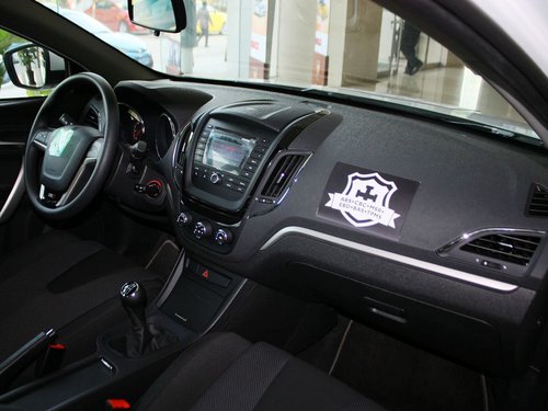 MG  1.5 手动 中控台右侧