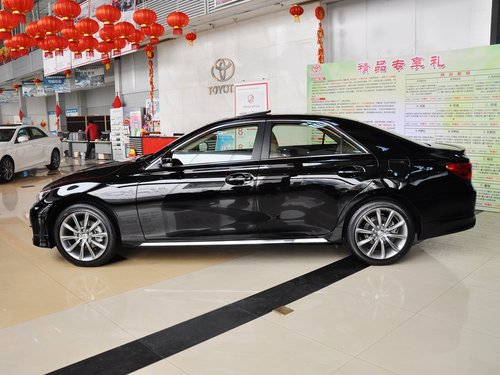 一汽丰田 锐志 2.5V AT 车辆左正侧视角