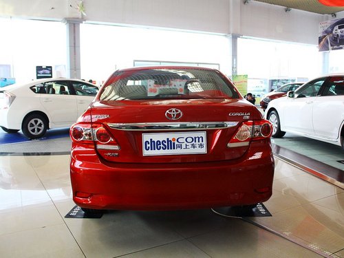 一汽丰田  卡罗拉 1.8 CVT 车辆正后方尾部视角