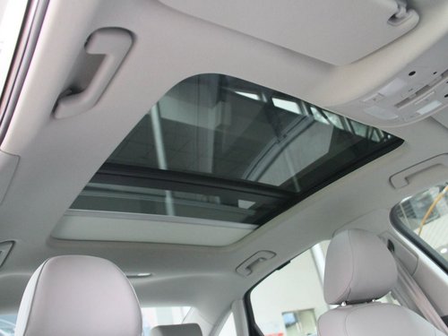 一汽奥迪  A6L 30 FSI CVT 车顶内部特写