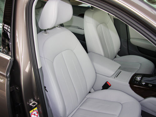 一汽奥迪  A6L 30 FSI CVT 副驾驶席座椅45度特写