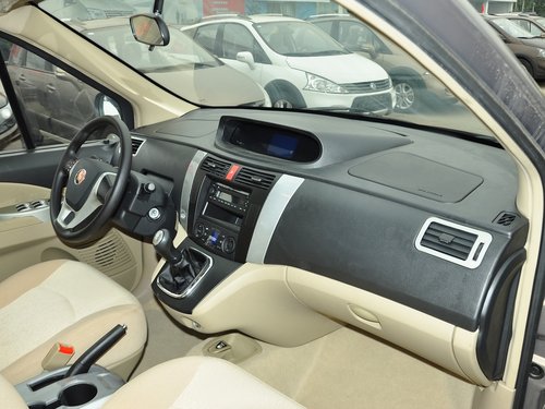 东风风行  1.6L 手动 中控台右侧
