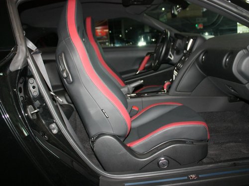 日产(进口)  日产GT-R 3.8T DCT 副驾驶座椅正视图