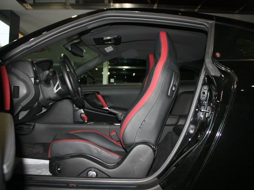 日产(进口)  日产GT-R 3.8T DCT 驾驶席座椅正视图