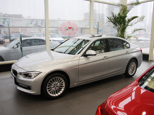 华晨宝马 320Li 2.0T AT 车辆正右侧