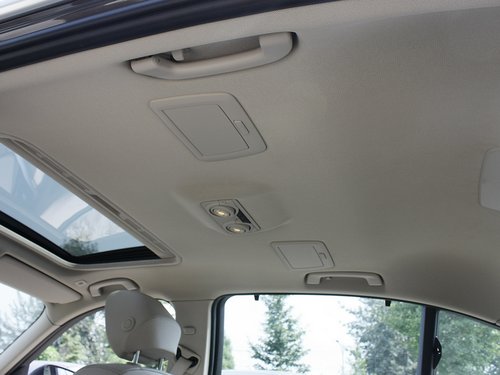 华晨宝马  335Li 3.0T AT 第二排车顶上方