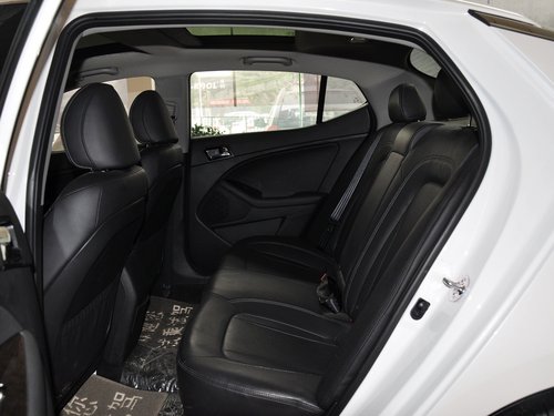东风悦达起亚  起亚K5 2.0L AT 第二排座椅正视图