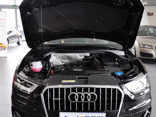 奥迪(进口)  Q3 2.0T 发动机局部特写