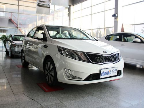 东风悦达起亚  三厢 1.6L 自动 车辆右侧45度角
