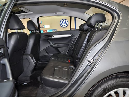 上海大众  1.4TSI DSG 第二排座椅正视图
