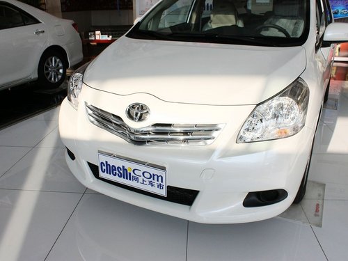 广汽丰田  逸致 1.8L CVT 车辆车头部分特写