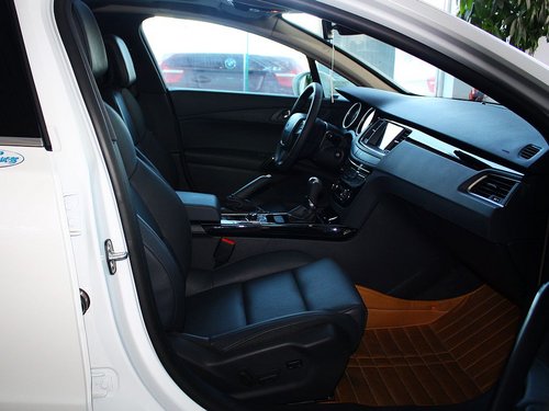 东风标致  标致508 2.0L AT 副驾驶座椅正视图