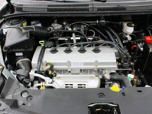 吉利英伦  SC6 1.5L MT 发动机主体特写