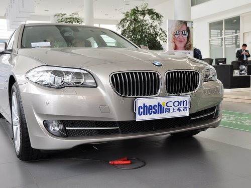 华晨宝马  530Li 3.0L 车辆车头部分特写