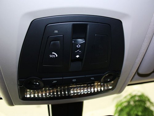华晨宝马  530Li 3.0L AT 前排车顶中央特写