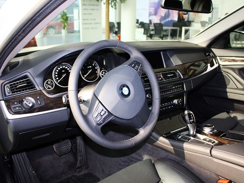 华晨宝马  530Li 3.0L AT 中控台左侧