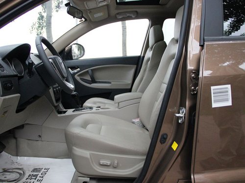 吉利全球鹰  GX7 2.4 AT 驾驶席座椅正视图