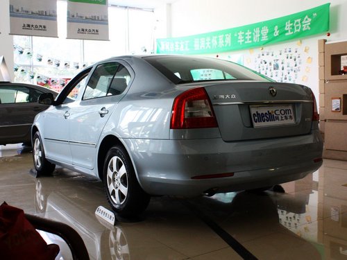 斯柯达  明锐1.6L AT 车辆左后45度视角