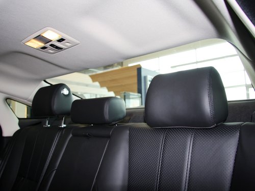 捷豹  XJL 3.0SC AT 第二排座椅头枕整体