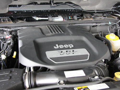 Jeep吉普  3.6L 自动 发动机主体特写