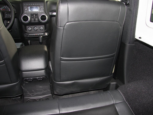 Jeep  3.6L 第一排座椅靠背后方