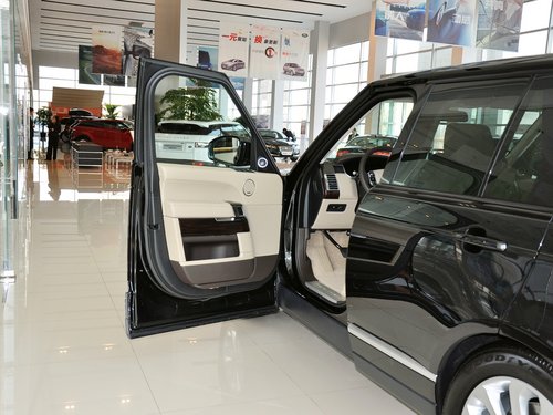 路虎  揽胜 3.0TD V6 Vogue 左前车门45度视角