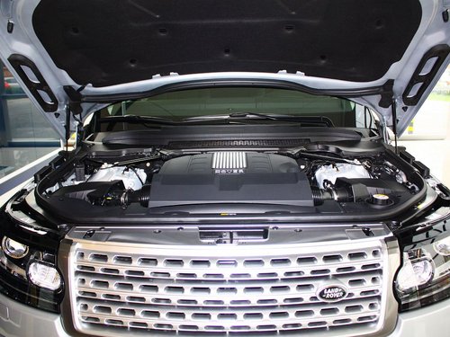 路虎  5.0L V8 发动机局部特写