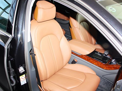 奥迪(进口)  奥迪A8 30FSI 副驾驶席座椅45度特写