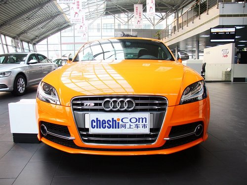 奥迪(进口)  奥迪TTS Coupe 2.0TFSI 车头正面视角