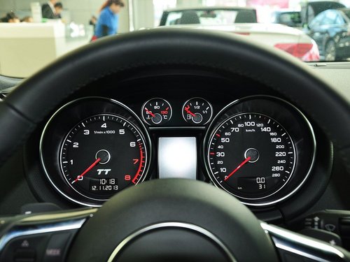 奥迪(进口)  Coupe 45 TFSI 方向盘后方仪表盘