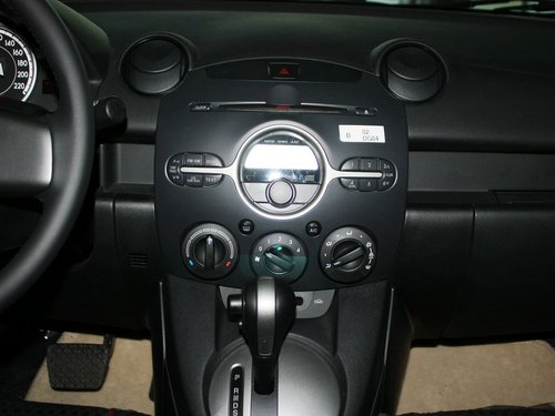 长安马自达  Mazda2两厢 1.5AT 中控仪表台总特写