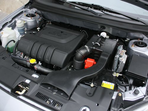 东南汽车  V5菱致 1.5L CVT 发动机主体特写
