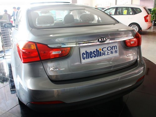 东风悦达起亚  起亚K3 1.6L AT 车辆尾部特写