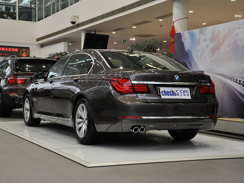 宝马(进口)  730Li 3.0L AT 车辆左后45度视角