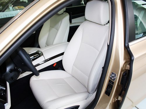 宝马(进口)  730Li 3.0L 驾驶席座椅前45度视图