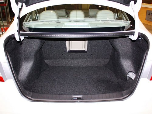 东风日产  1.8L CVT 后备箱局部特写