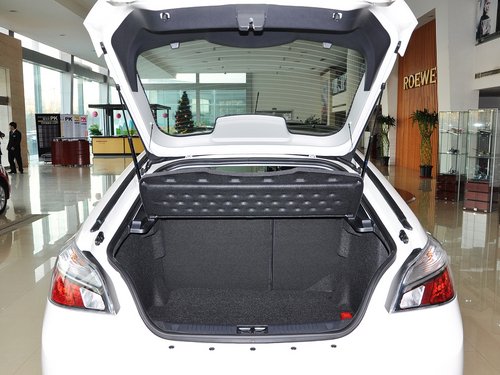 MG MG6 掀背 1.8L AT 后备箱局部特写