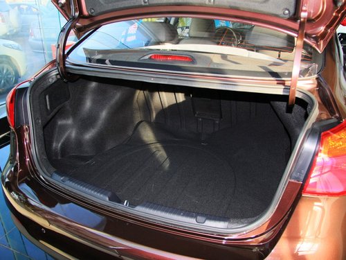 东风悦达起亚  起亚K3 1.6L AT 后备箱局部特写