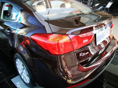 东风悦达起亚  起亚K3 1.6L AT 车辆左后大灯45度视角