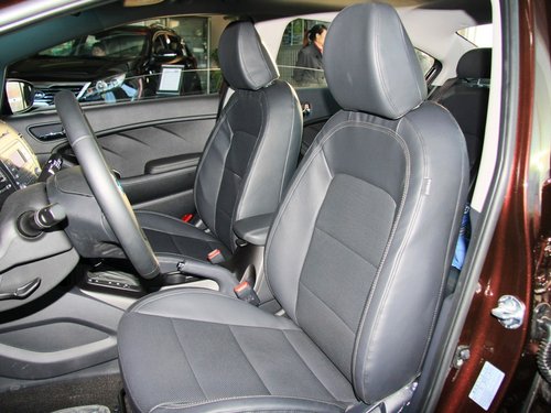 东风悦达起亚  起亚K3 1.6L AT 驾驶席座椅前45度视图