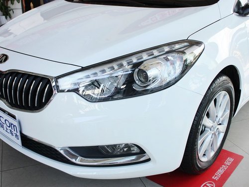 东风悦达起亚  起亚K3 1.6L AT 车辆左前大灯45度视角