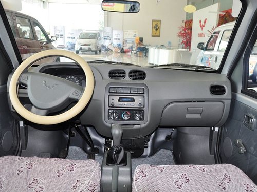 上汽通用五菱 1.0L 手动 中控台整体