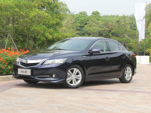 讴歌  1.5L CVT 车辆左前45度视角