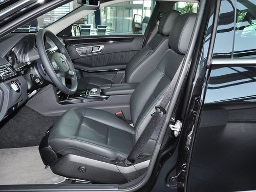 北京奔驰 E300L 3.0L AT 驾驶席座椅正视图