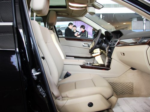 北京奔驰 E260L 1.8T AT 副驾驶座椅正视图