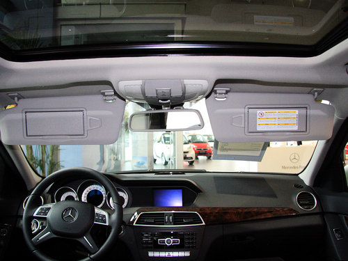 北京奔驰 C260 1.8T 前遮阳板打开