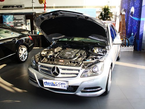 北京奔驰 C260 1.8T AT 车辆发动机舱整体