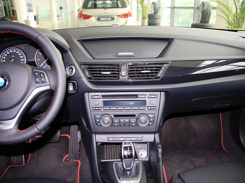 华晨宝马  sDrive20i 2.0T 中控仪表台总特写